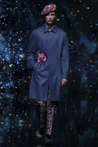 Look 18